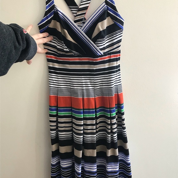 Dresses - Picture 7 of 8